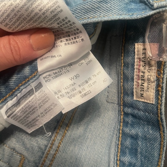 Levi’s 501 Light-wash Shorts - Picture 5 of 6